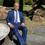 Leonardo Siade Manzan destaca os principais desafios fiscais na importação de tecnologias para energia renovável.