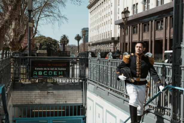 Leonardo Rocha de Almeida Abreu revela o metrô de Moscou como uma verdadeira galeria de arte subterrânea.