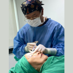 Milton Seigi Hayashi explica como a rinoplastia alia harmonia facial e autoconfiança em um só procedimento.