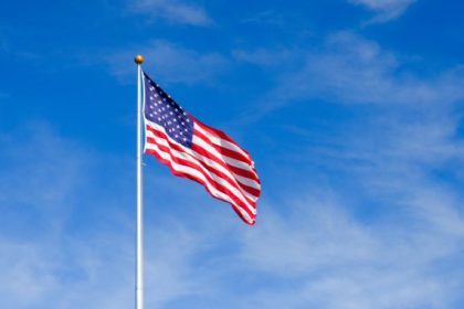 Como o Receio com Ações de Tecnologia e a Política Monetária dos EUA Impactam os Mercados Hoje