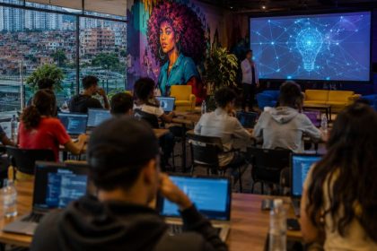 Como a descentralização da tecnologia e os eventos de inovação transformam as periferias urbanas